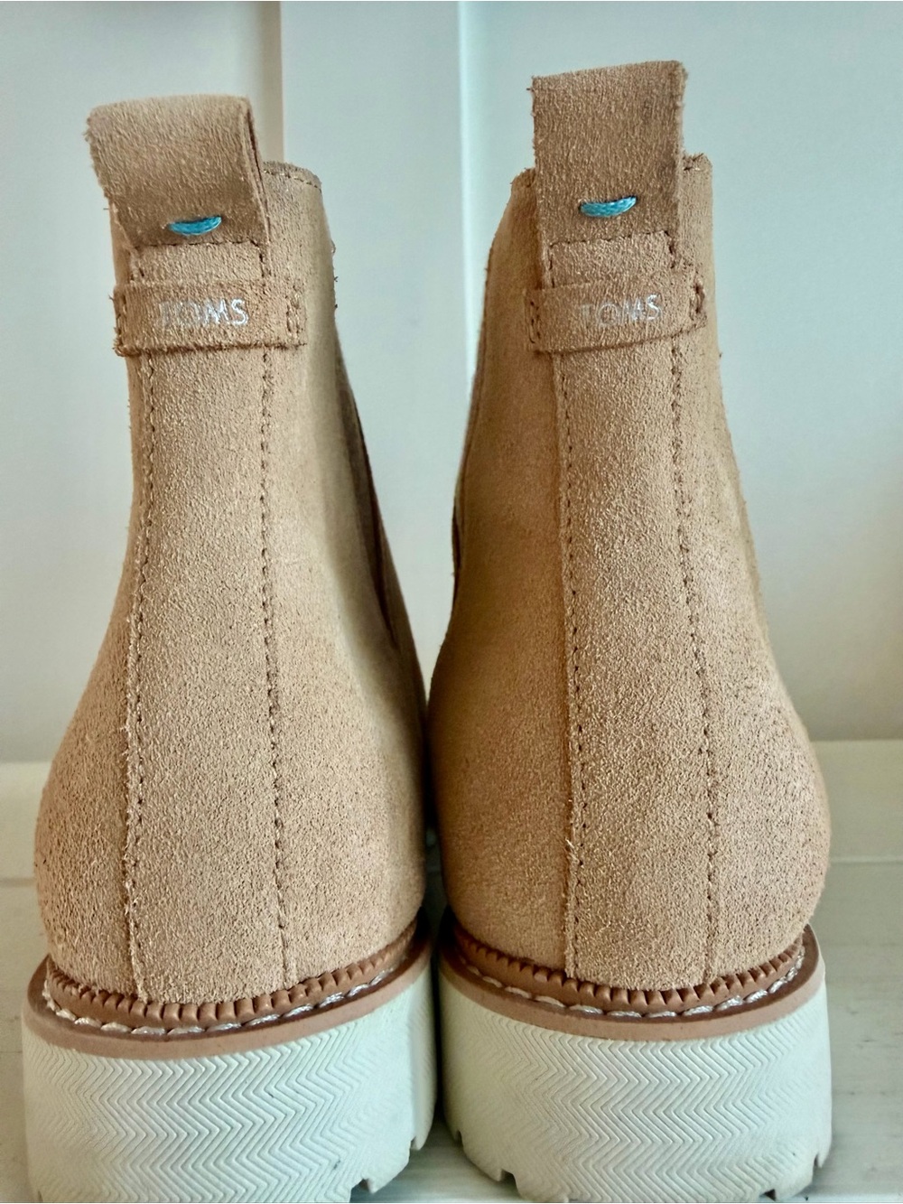 TOMS Cleo Desert Tan Suede Chelsea Boots Sz 7.5 Water Resistant NWOB - Picture 4 of 16